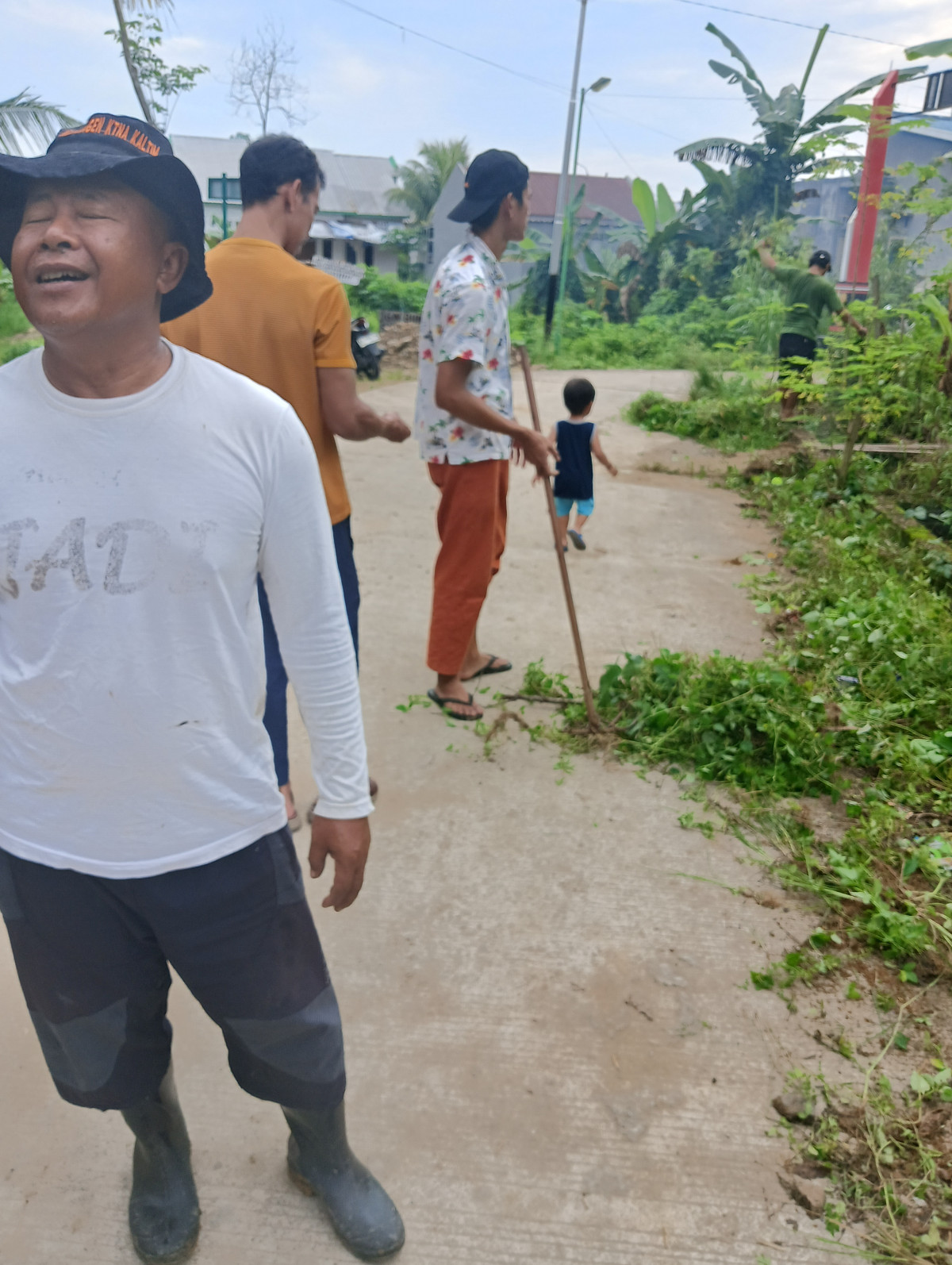 Kerja bakti dam gotong royong warga RT.22