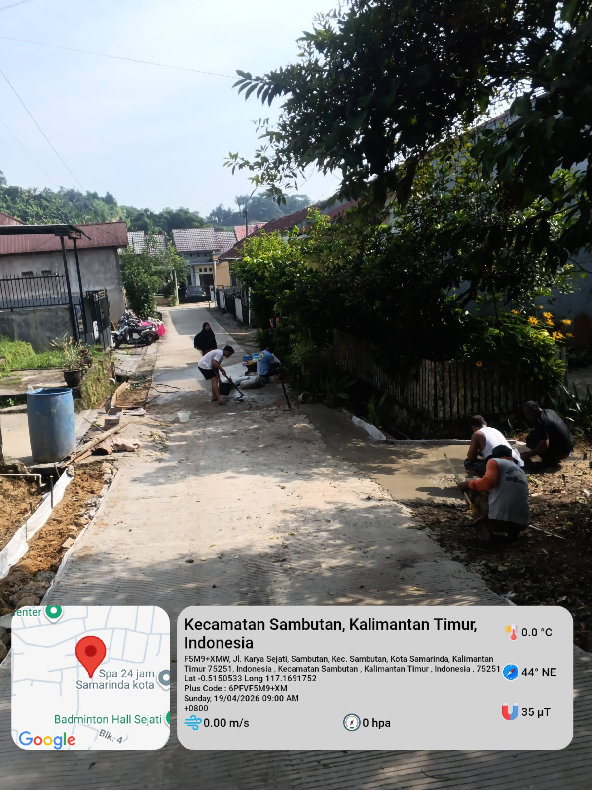Bersih bersih Pos Kamling dan sekitarnya