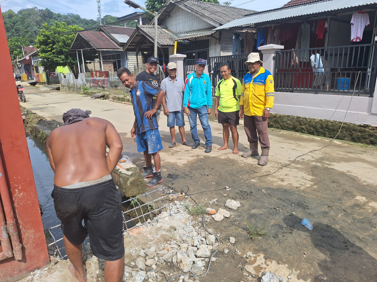 Gotong royong rt 004