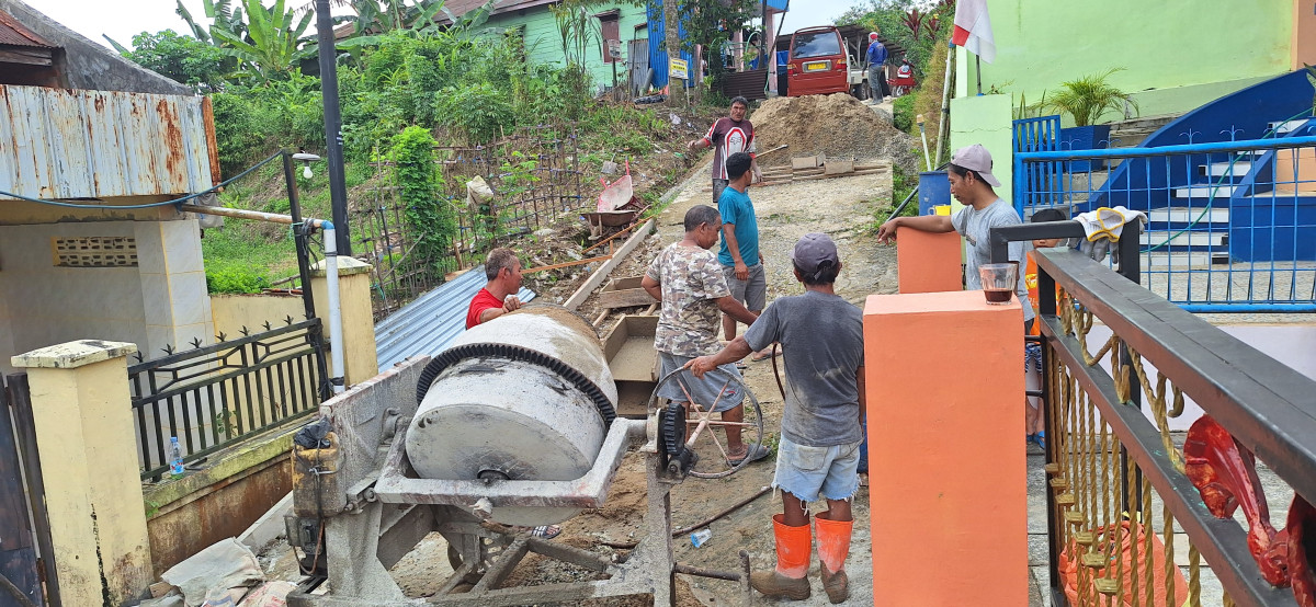 Gotong royong rt 004