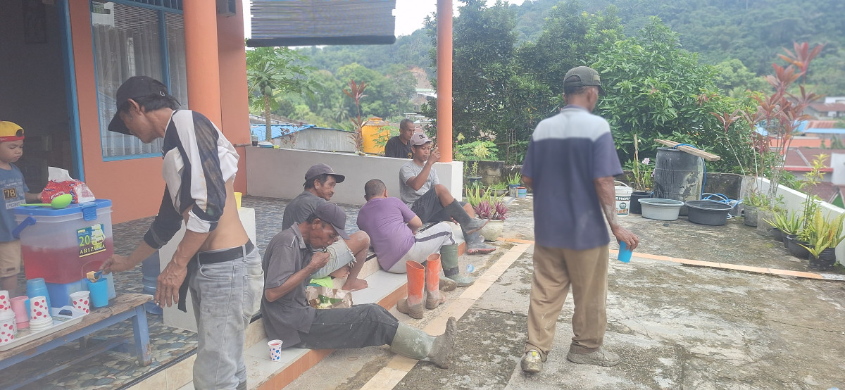Gotong royong rt 004