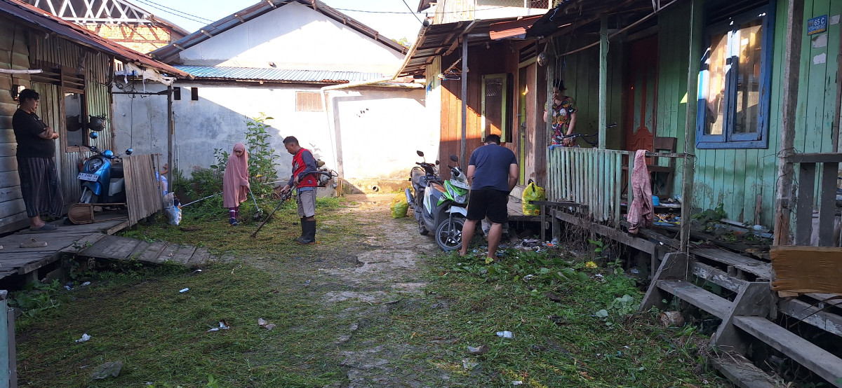 Gotong royong rt 004