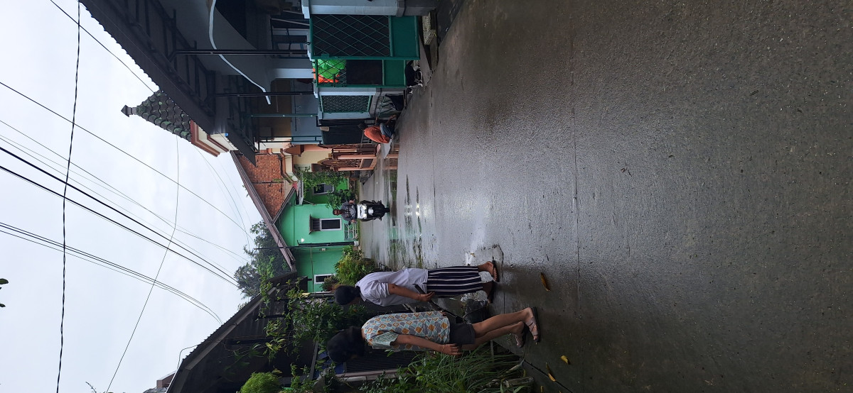 Gotong royong RT 04