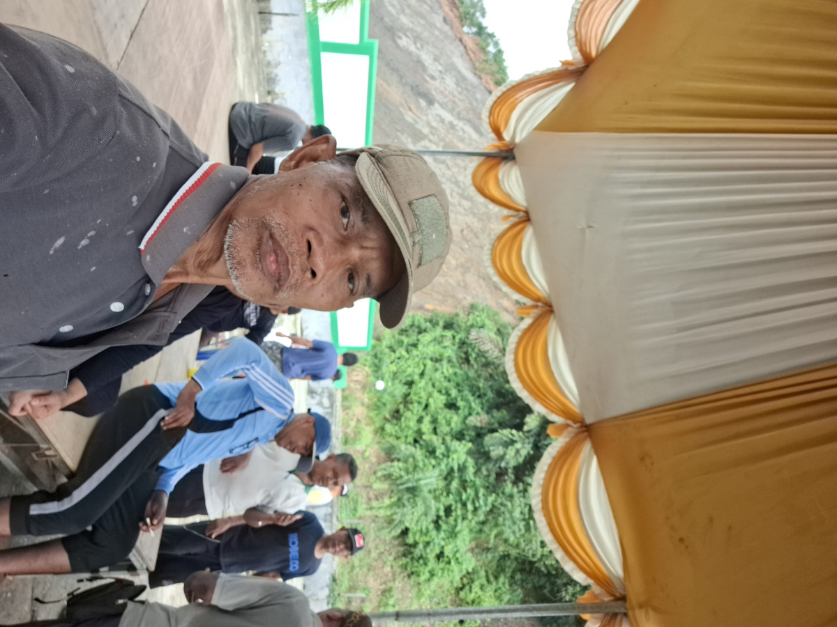 Gotong royong warga rt 004
