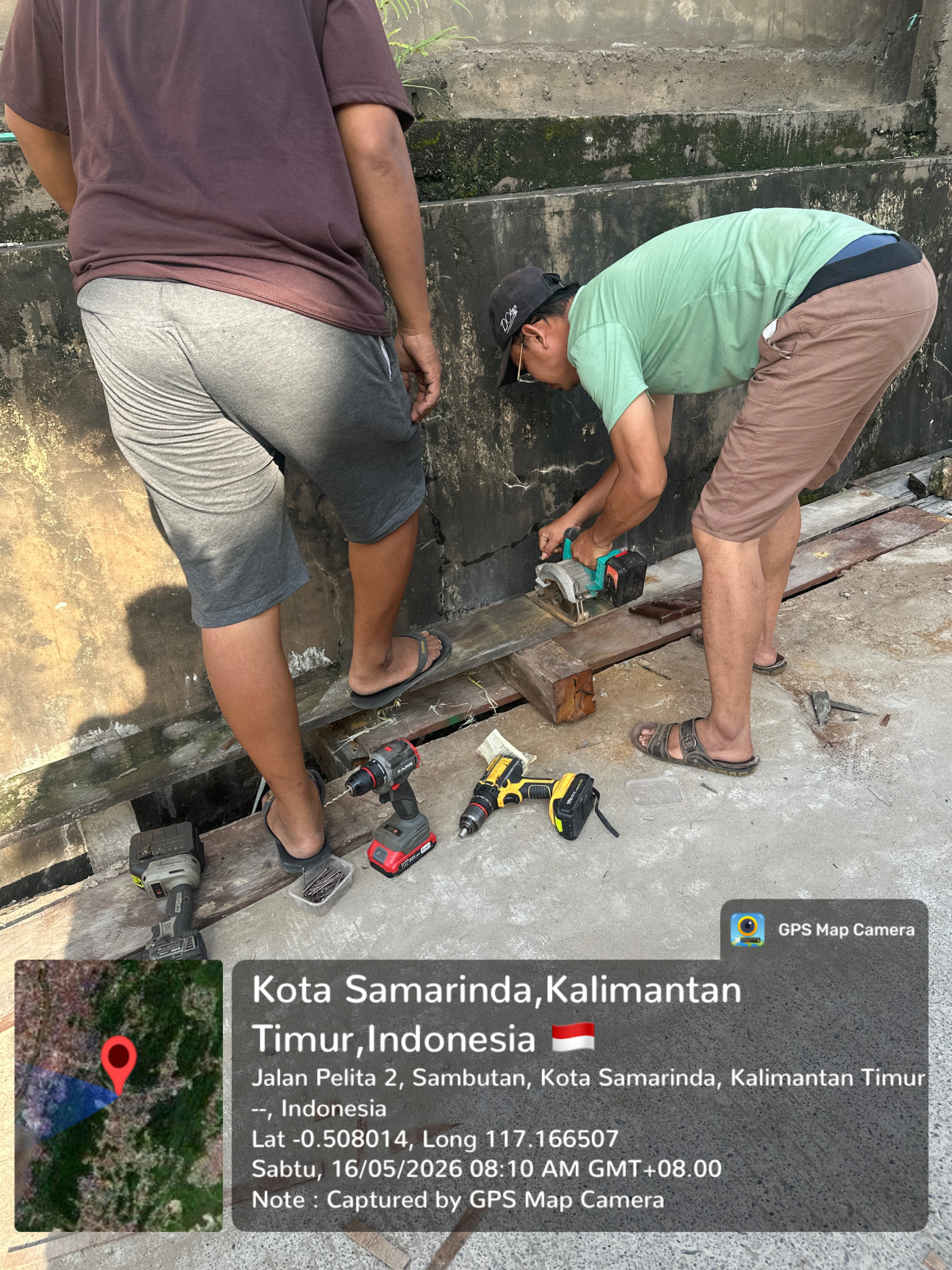 Gotong royong jalan pelita 2
