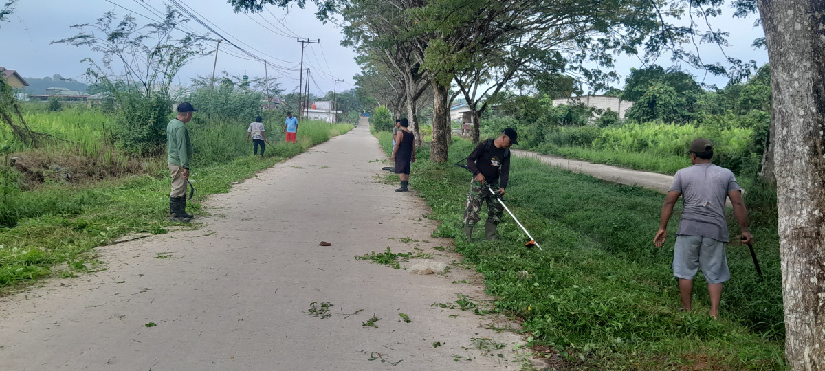 Bersihkan parit