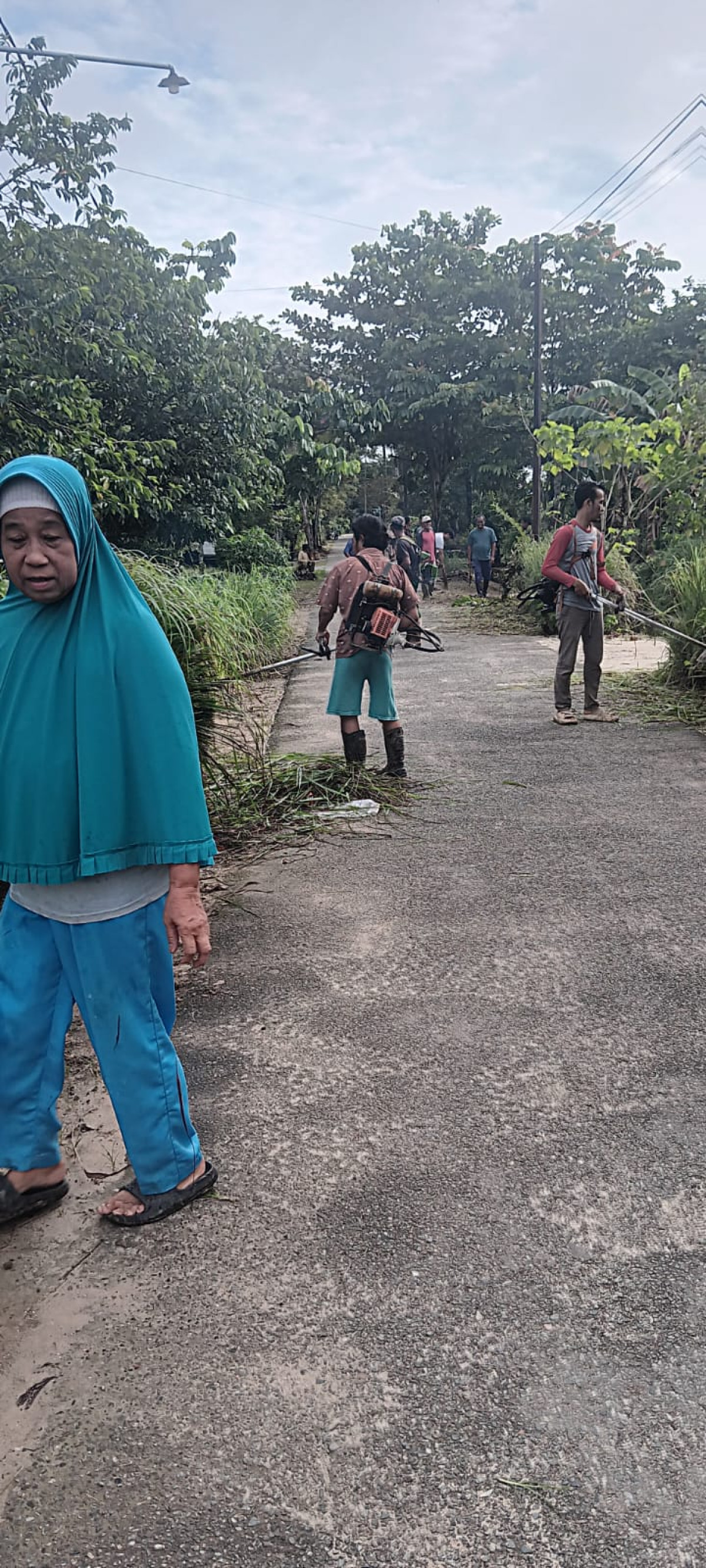 rutinitas kegiatan gotong royong warga rt 01