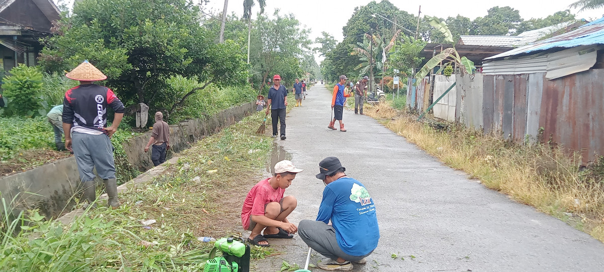 Gotong royong jalan lestari