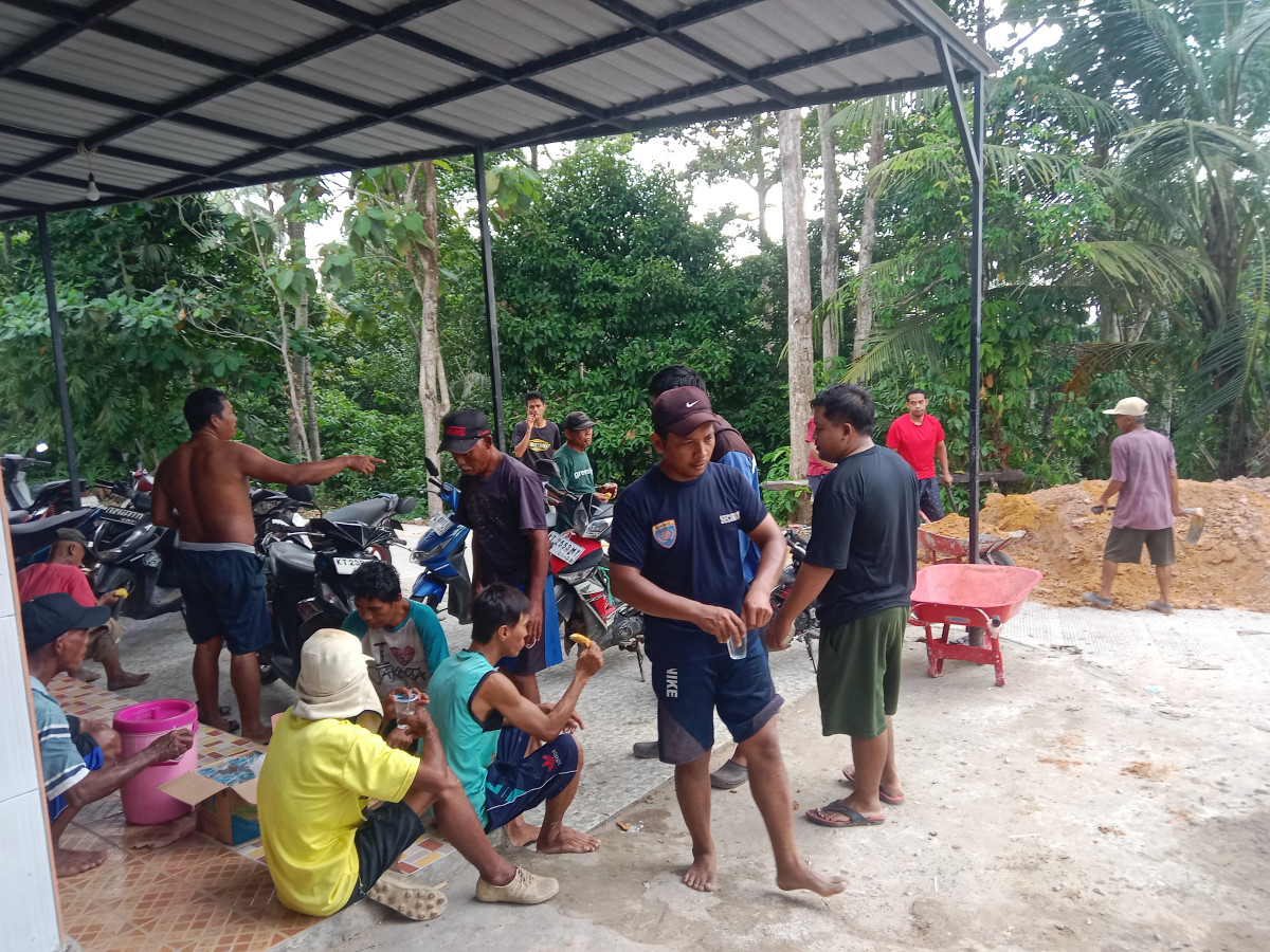 gotong royong gudang balai pertemuan