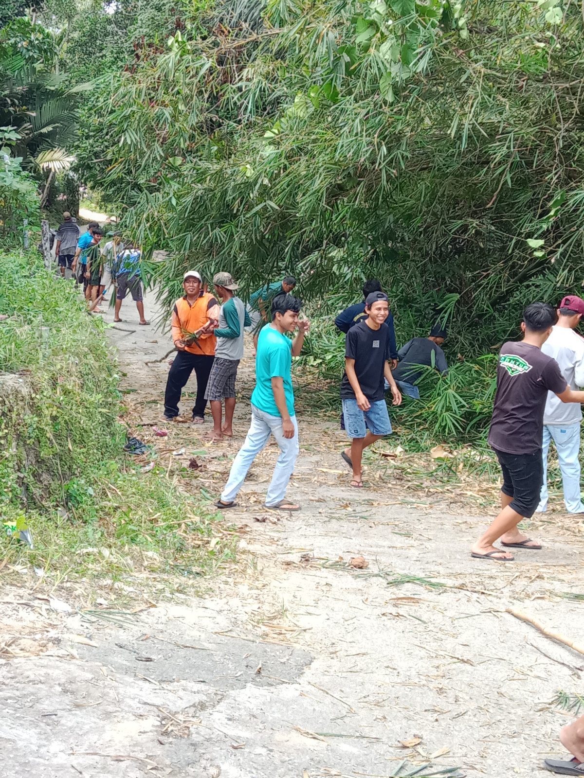 gotong royong warga