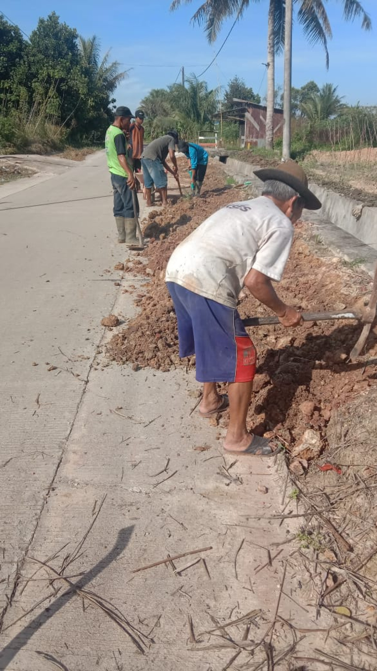 gotong royong di rt 009