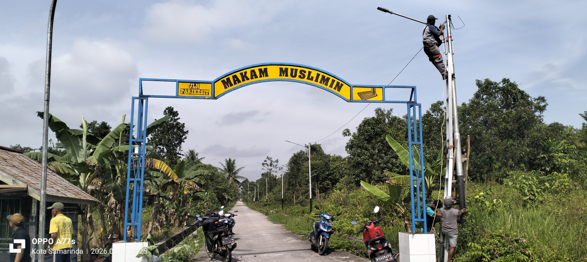 gotong royong pembersihan pinggir jalan