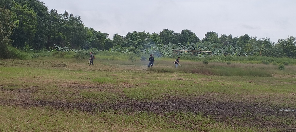 gotong royong lanjutan pembersihan lapangan