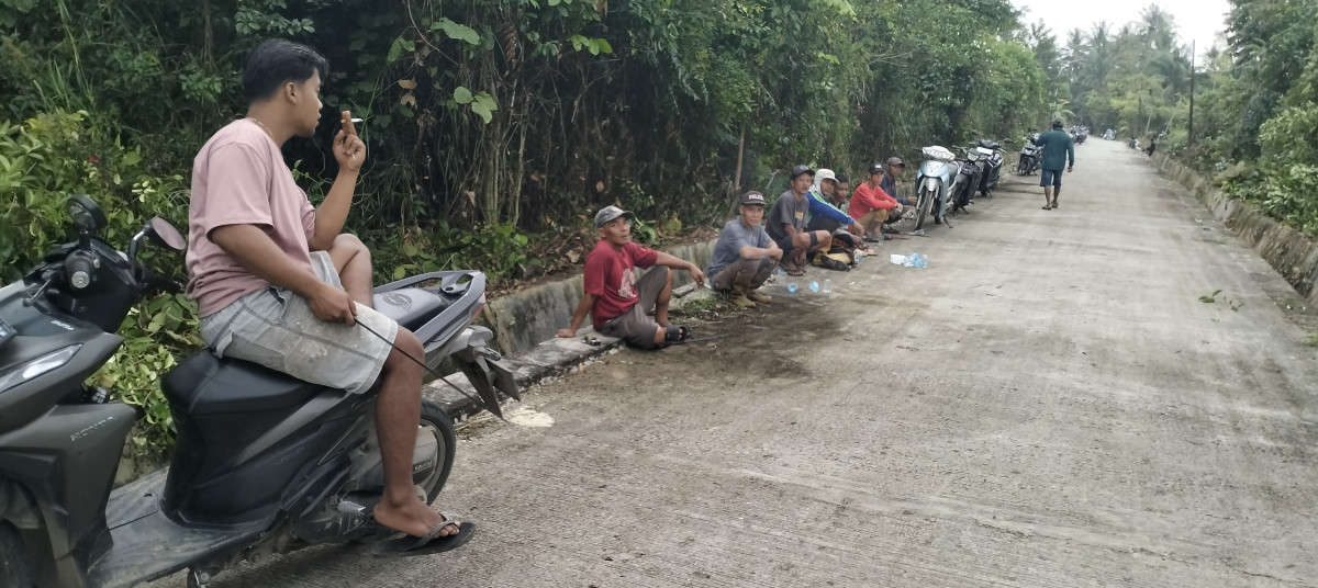 gotong royong pembersihan jalan makam