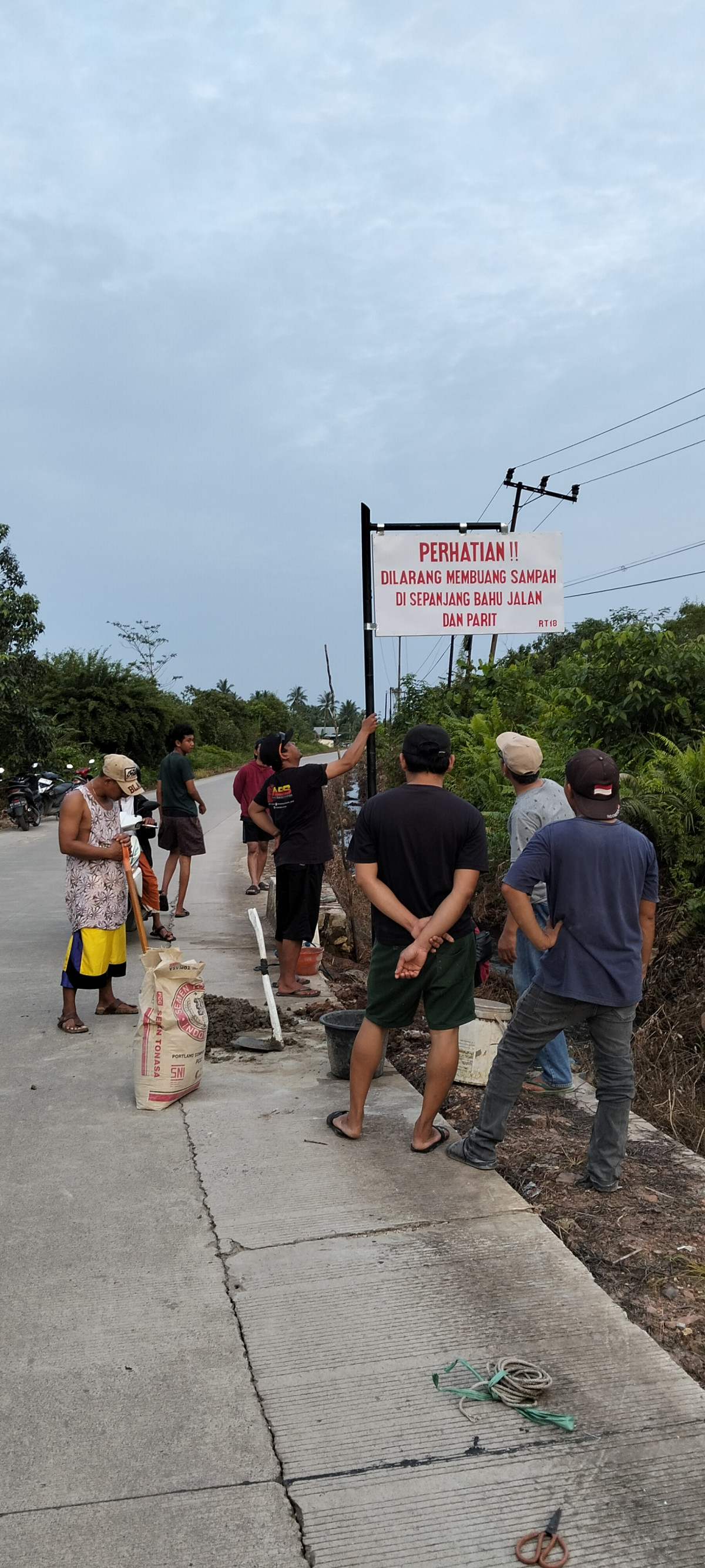 Gorong royong parit