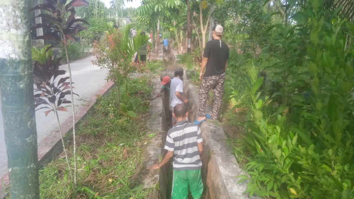 Gotong royong jln mawar rt 20