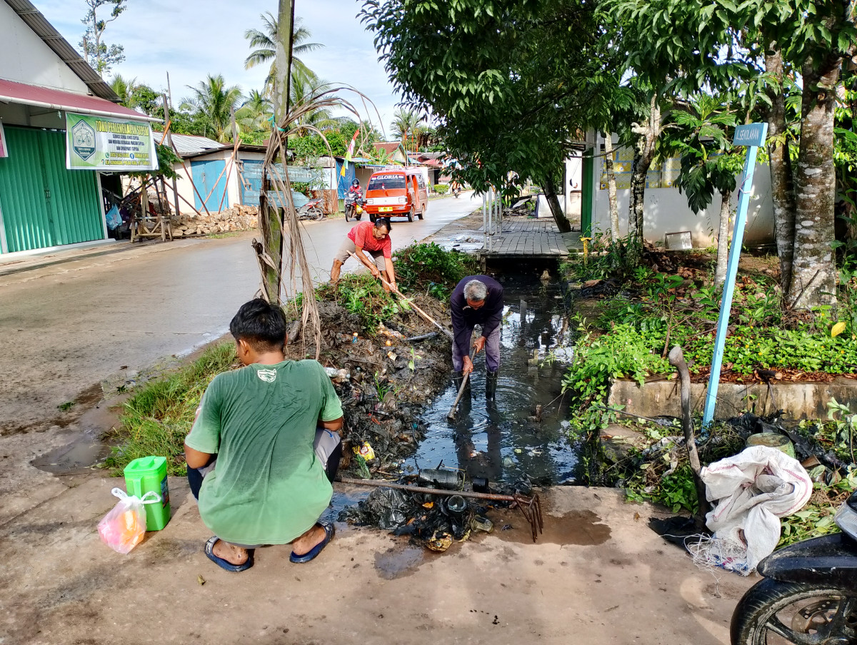 Gotong royong warga