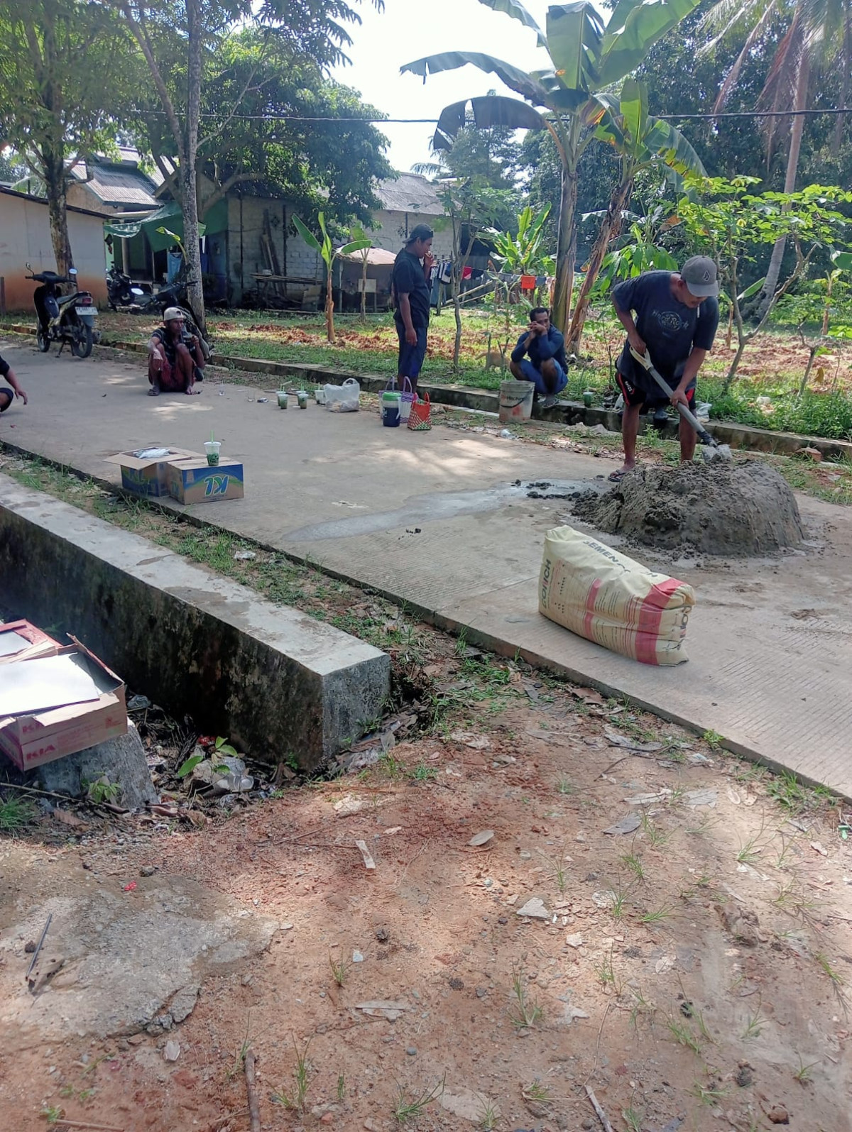 Gotong royong Pos kamling
