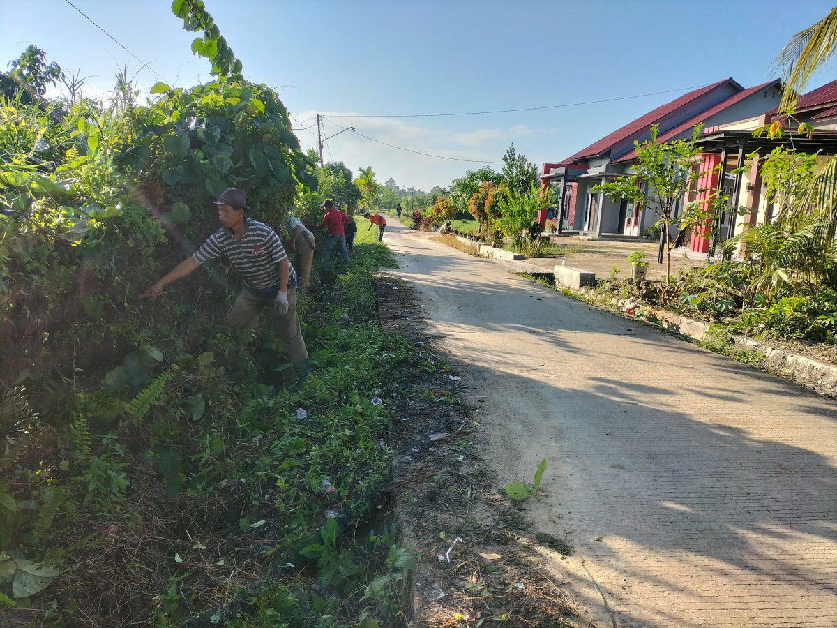 Gotong Royong Gg sepakat Jalan Sidorejo RT 26