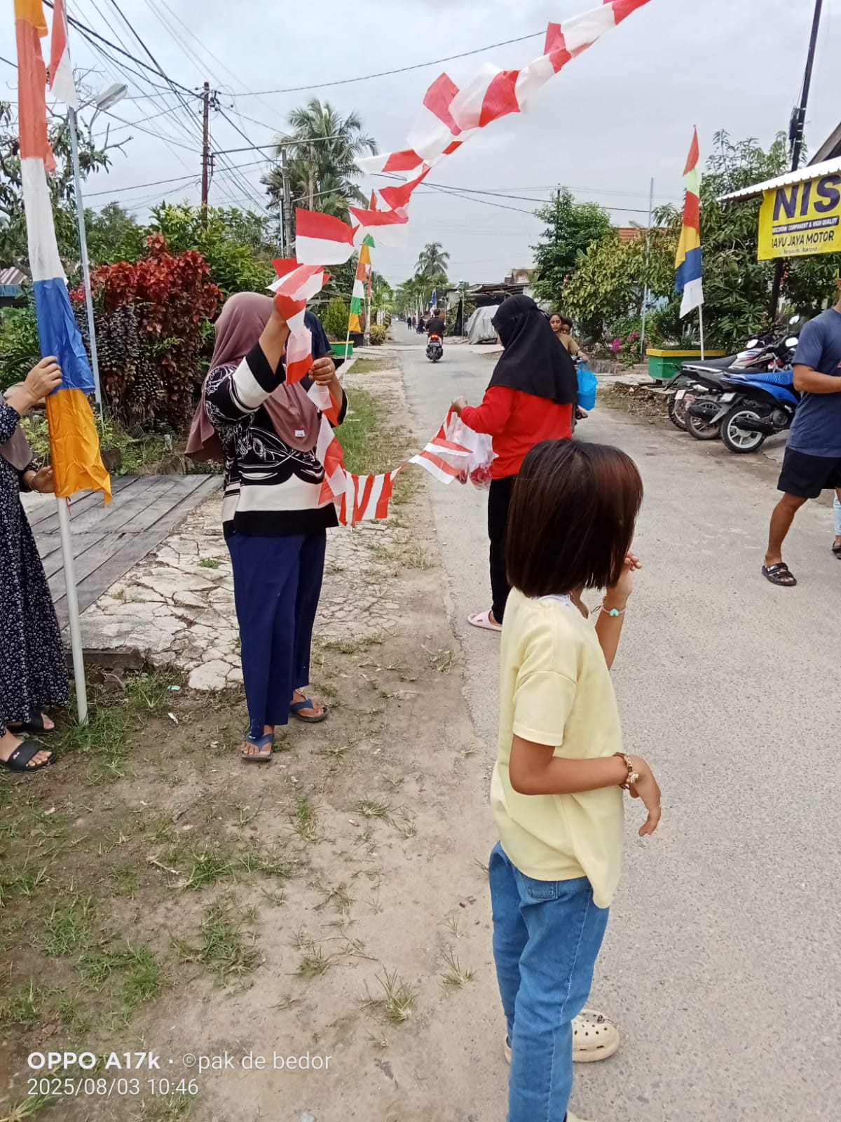 Pemasangan Umbul-umbul di Jl.Marga Bakti