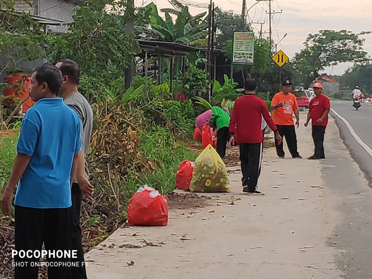 Gotong Royong Jum'at bersih RT.9 Sindang Sari.jl.Propinsi