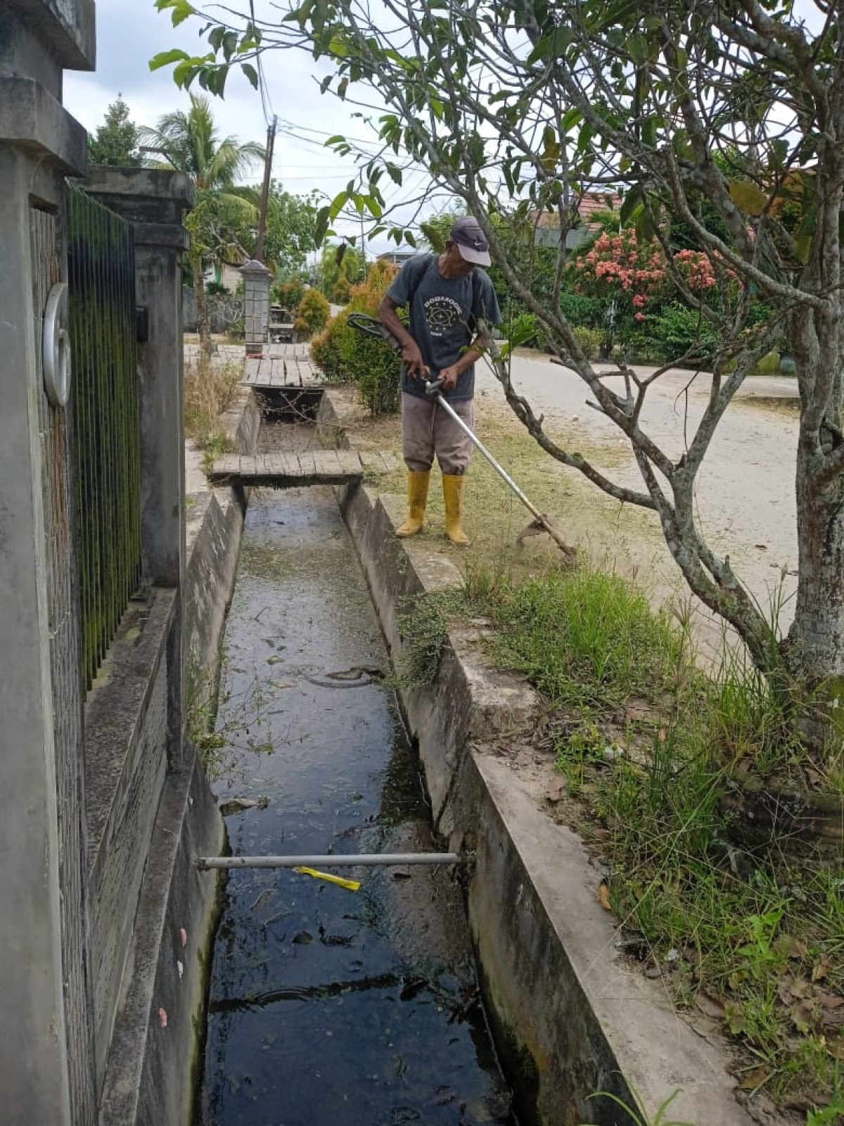 Gotong Royong . di jalan Karya Bakti