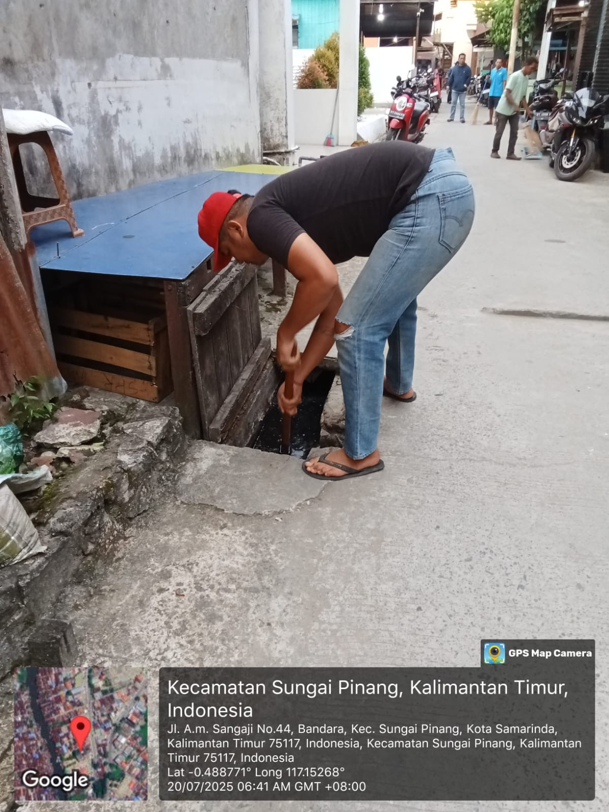 Kegiatan gotong royong jl am sangaji gang 1 rt 02