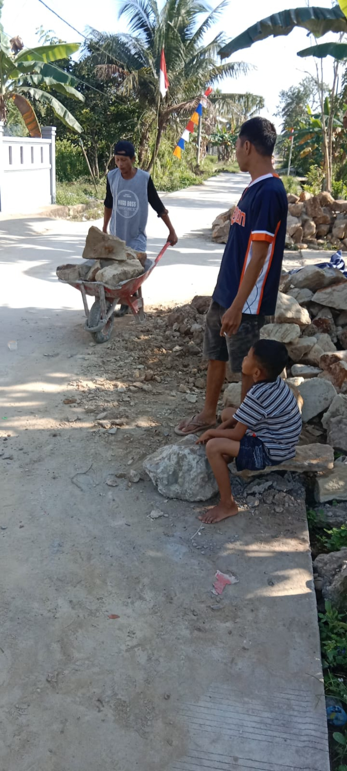 Gotong Royong Pembersihan Lingkungan Jalan SMP 32 RT 02