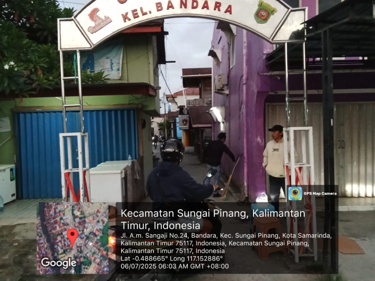 Kegiatan gotong royong di jl am sangaji gang 1 rt 02