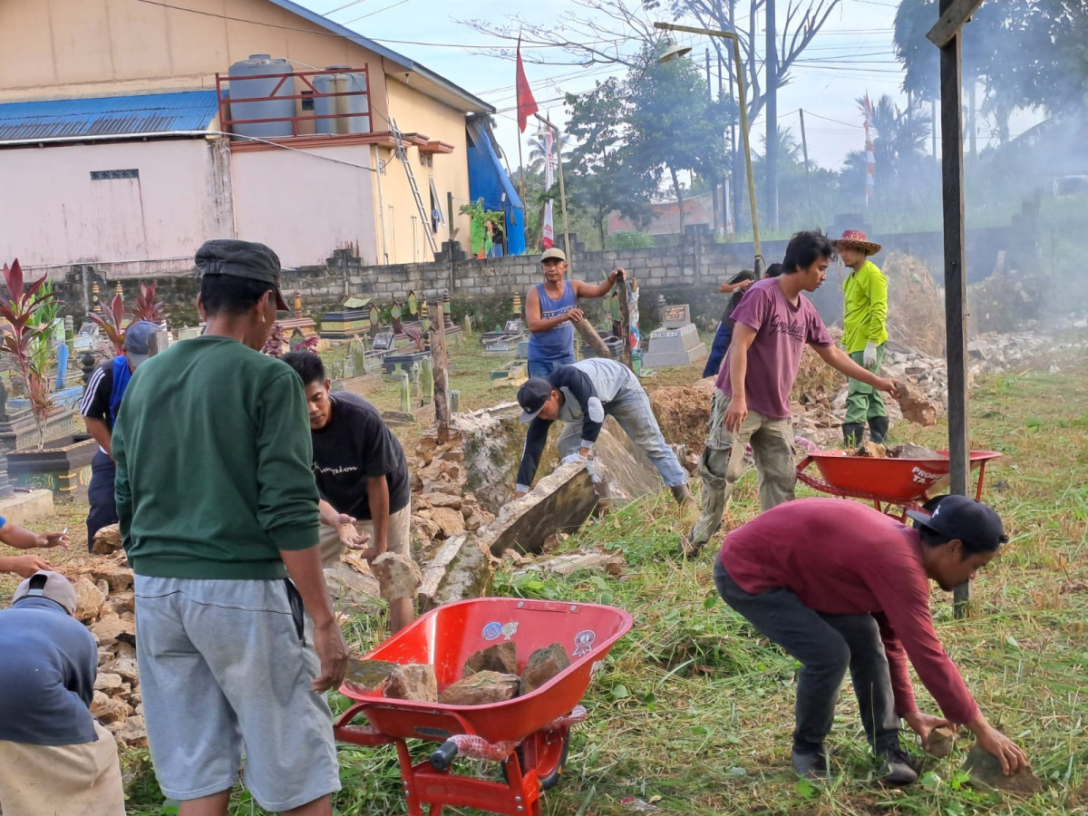 gotong royong rt 04