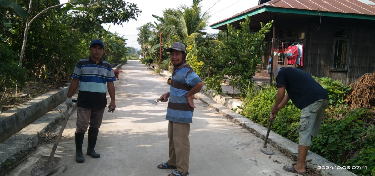 Gotong Royong Jalan Kenangan Gang Cahaya 06 RT 07