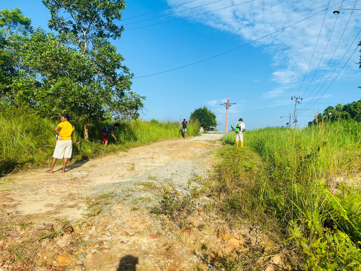 gotong royong rutin warga perum korpri pelita 8 RT 08 Kel pulau