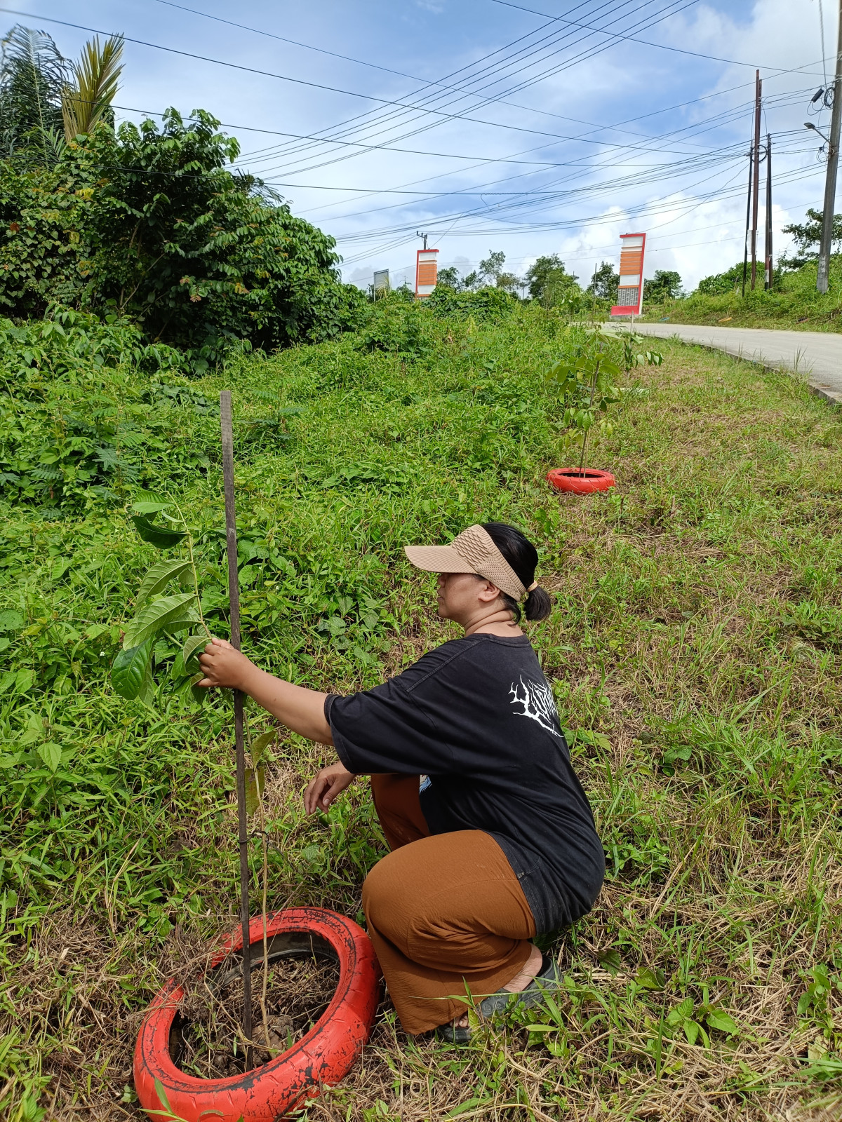 gotong royong rutin warga perum korpri pelita 8 pulau atas
