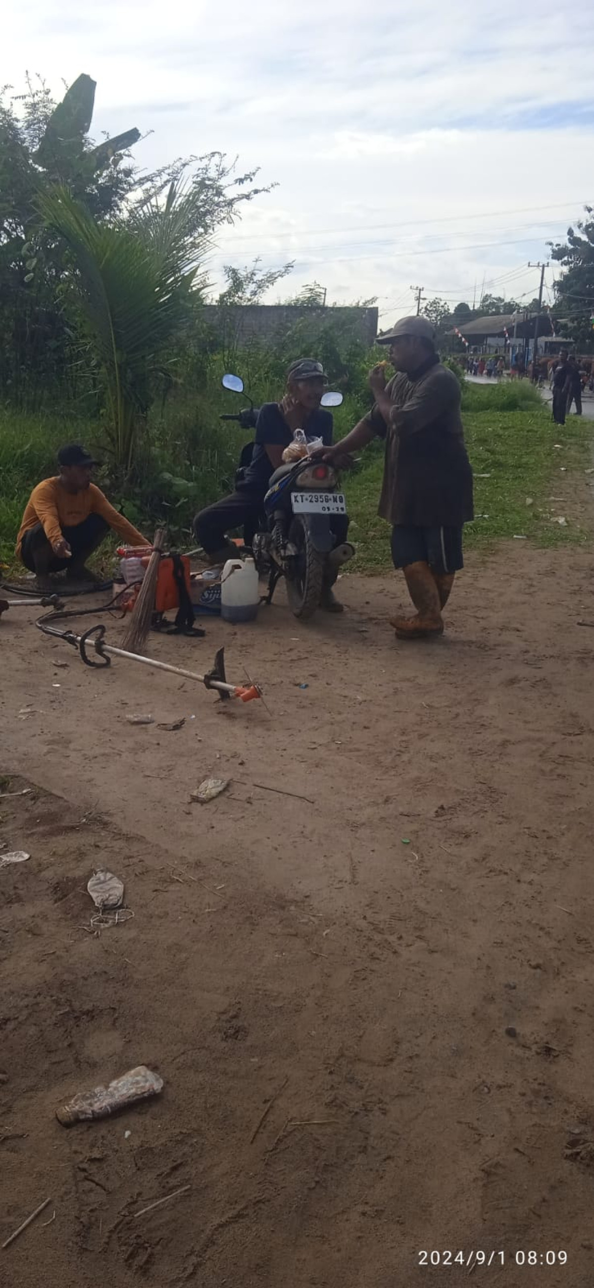 GOTONG ROYONG JALAN OLAH BEBAYA RT 09