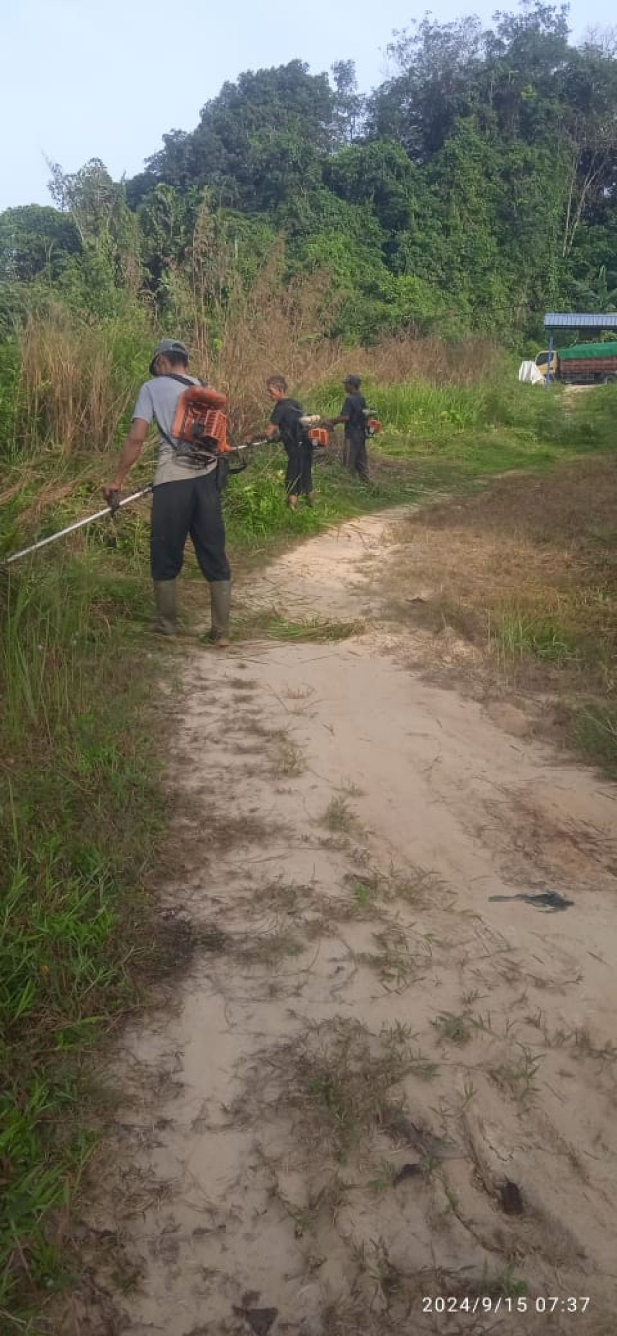 GOTONG ROYONG MAKAM RT 09