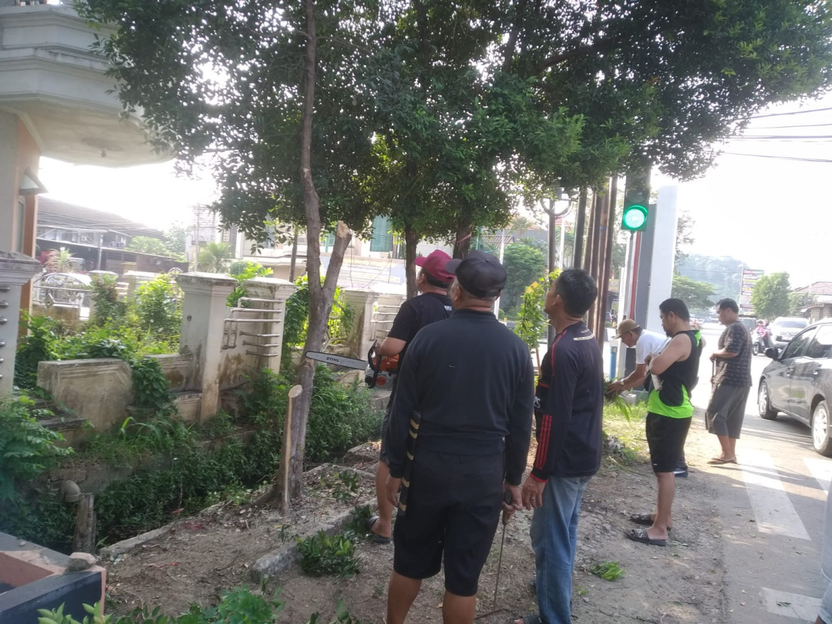 Gotong royong Jl. Pemuda 1
