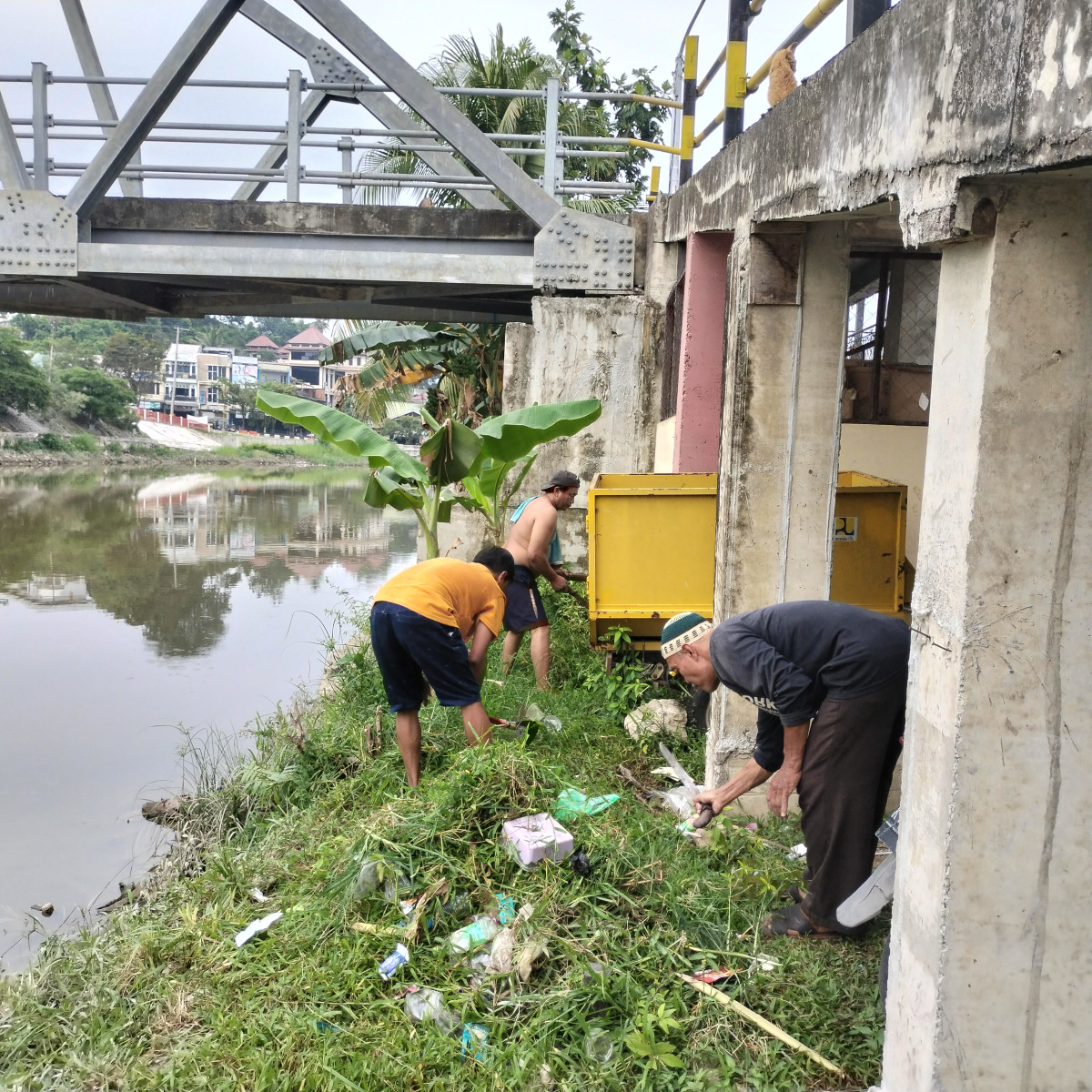 Kerja bakti RT 22 Minggu pertama