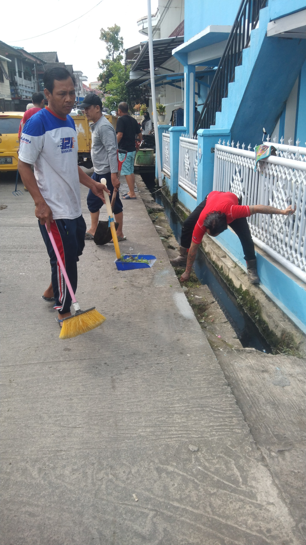 Gotong royong RT 28