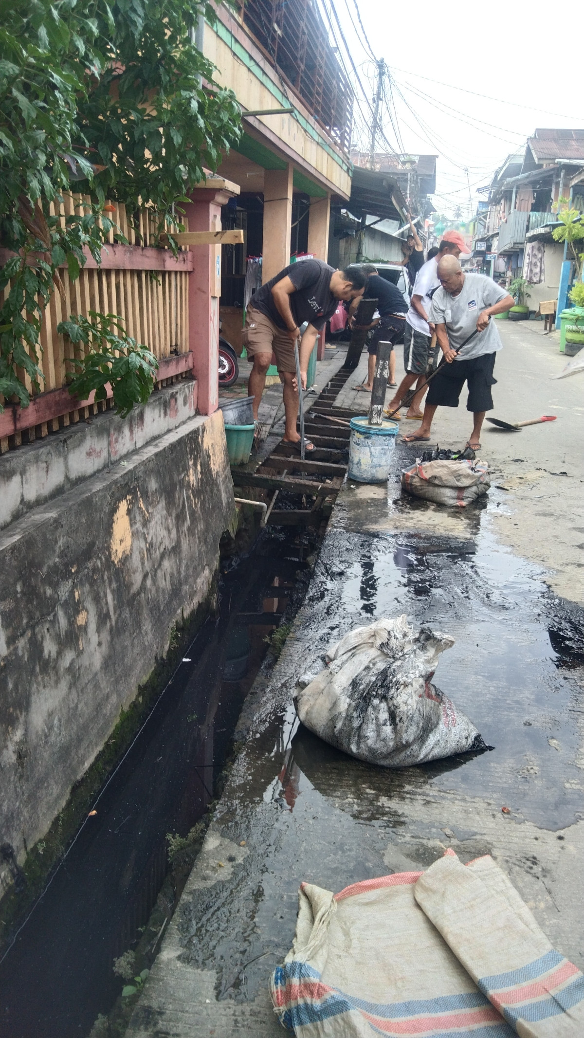 Gotong royong RT 28