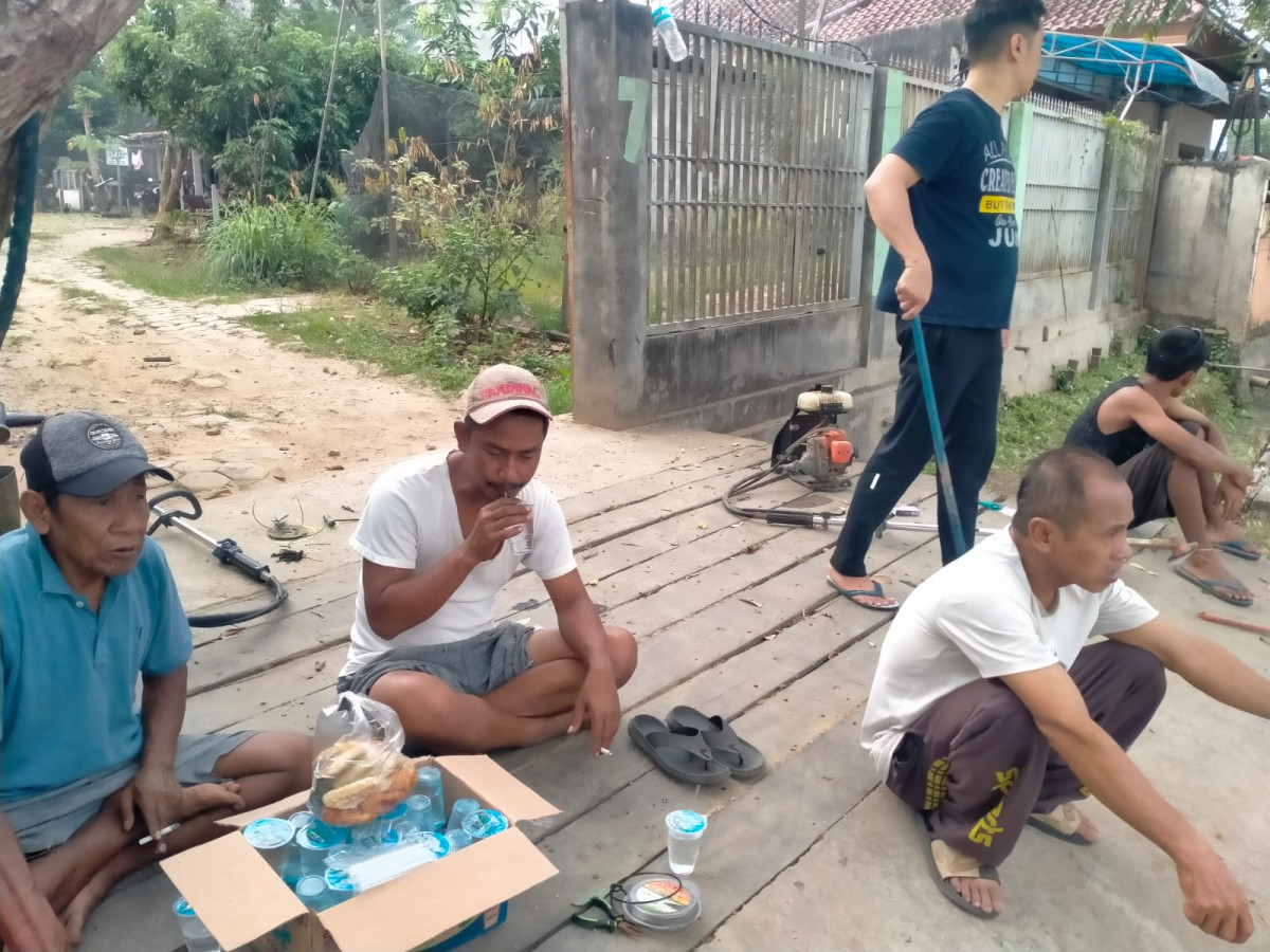Gotong royong Jalan belatuk 2