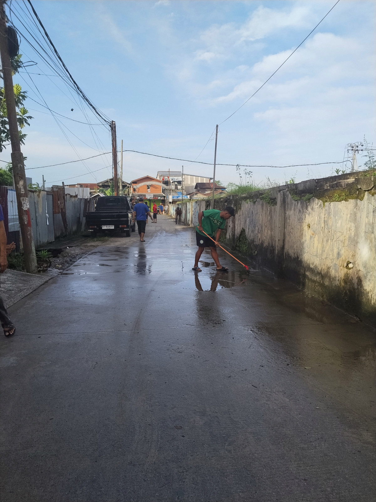 Pembersihan parit dan langgar