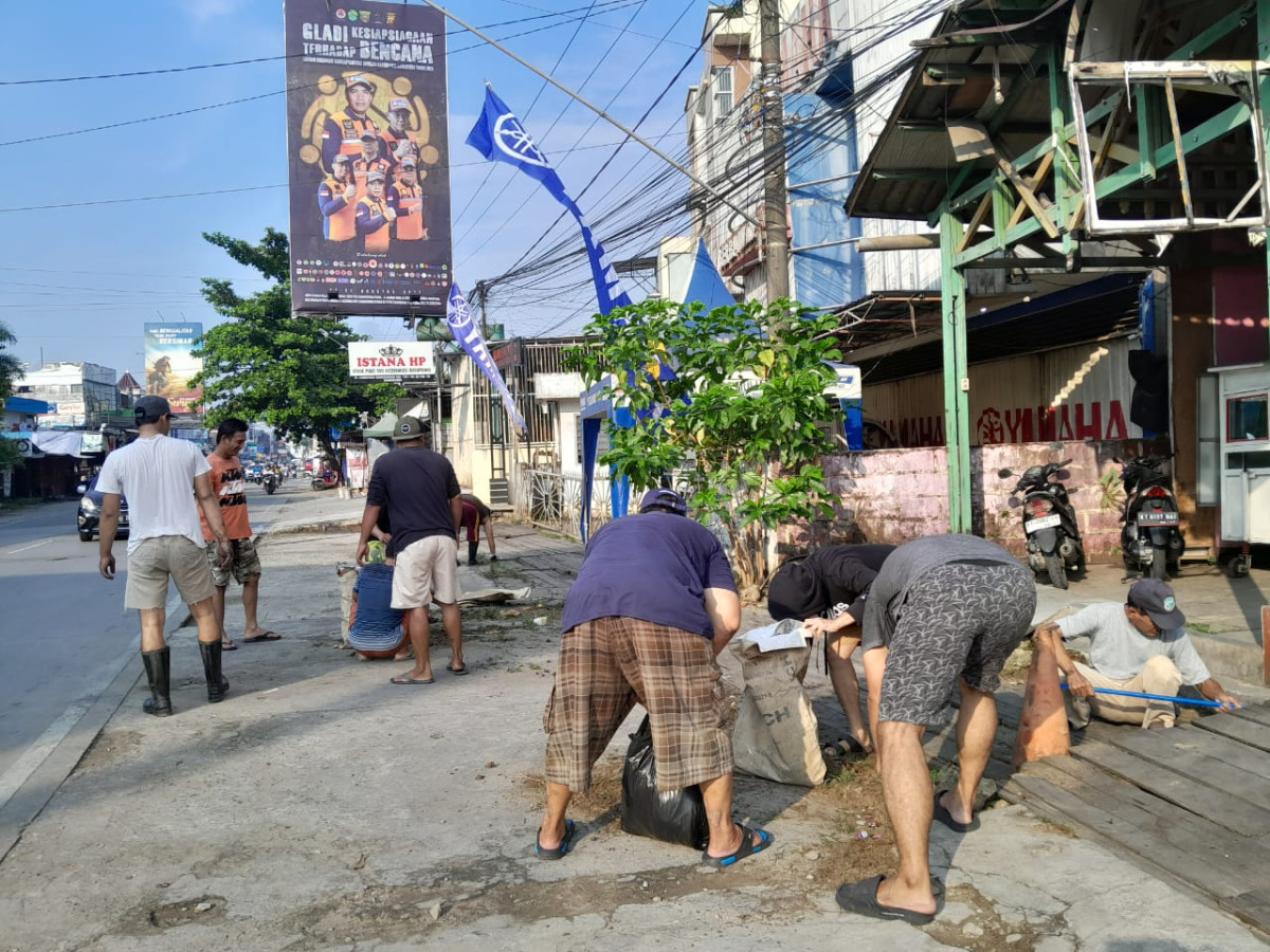 Kerja bakti Jl. Lambung mangkurat