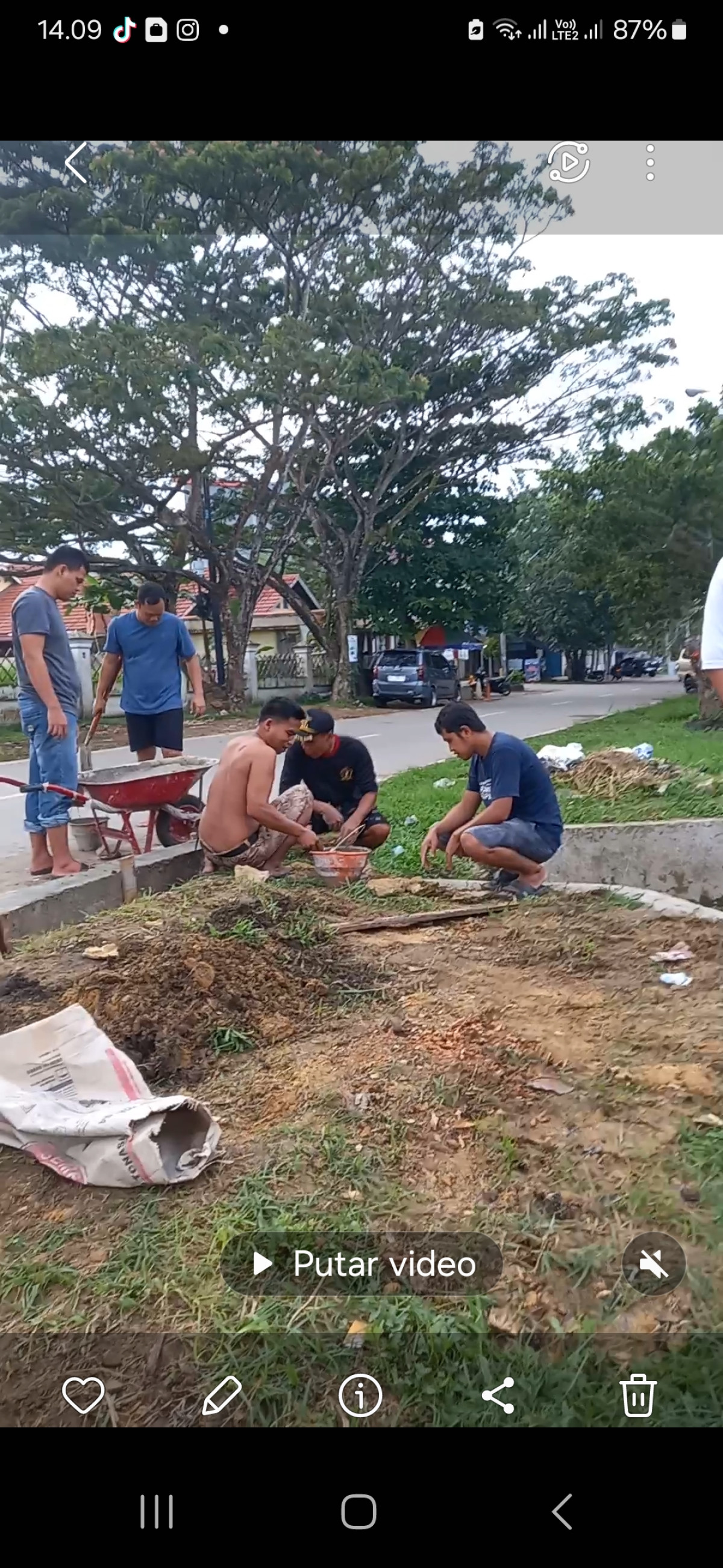 Ade irma suryani kebersihan lingkungan