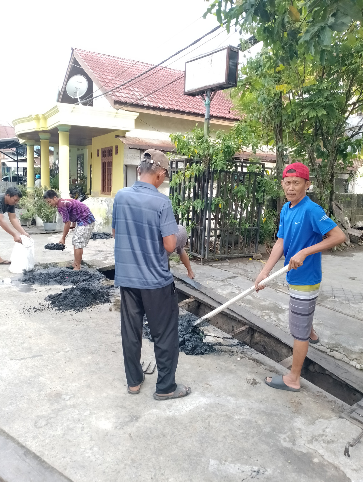 KERJA BAKTI PEMBERSIHAN PARET