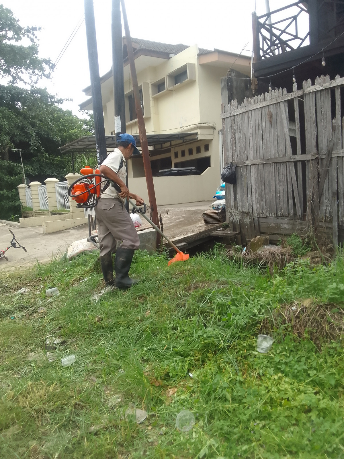 Kerja bakti lingkungan rt