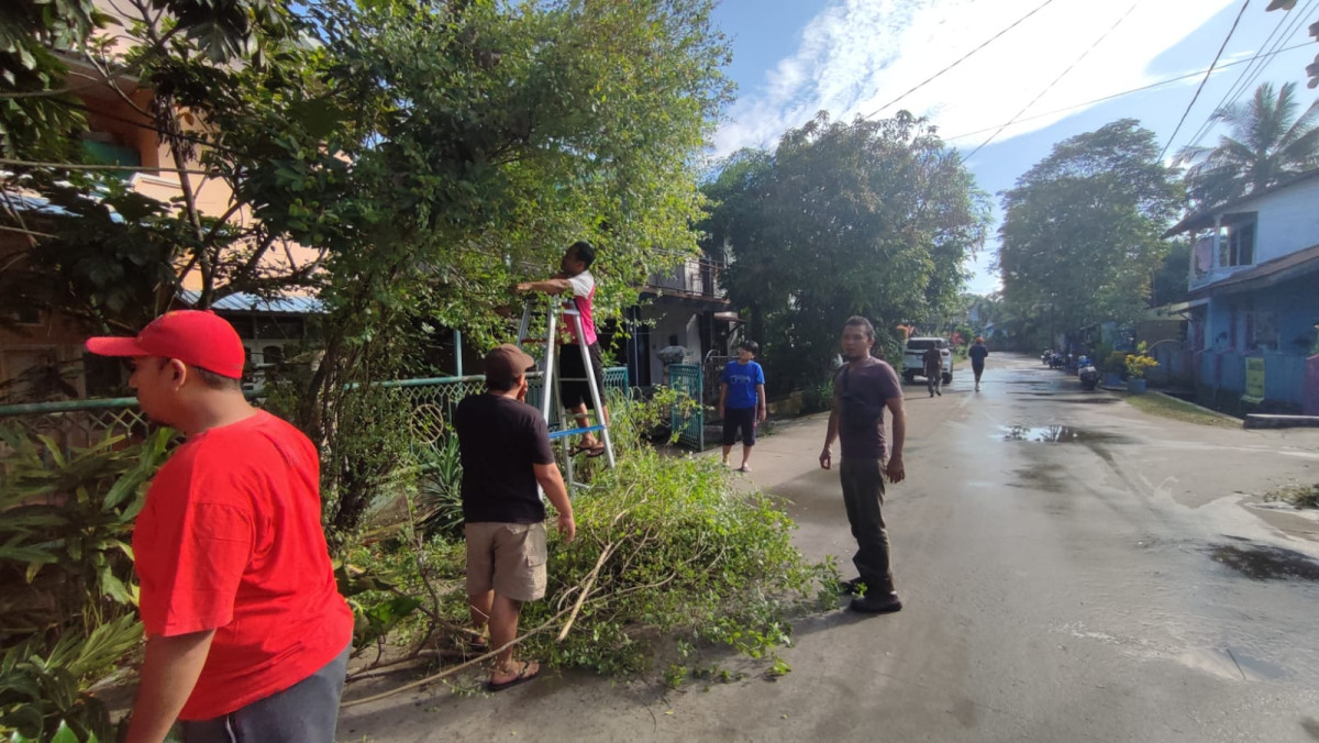 Kegiatan Kerja Bakti ke 1 Jalan Nusantara 3