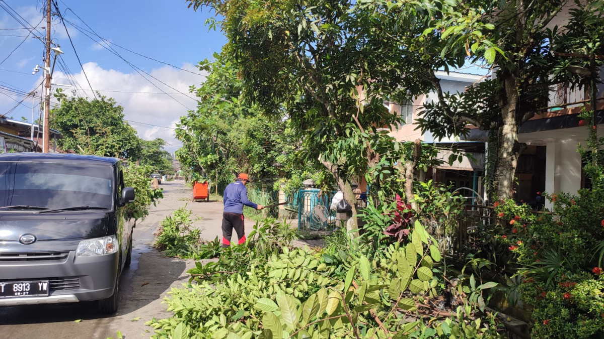 Kegiatan kerja bakti ke 1 jalan Nusantara 5