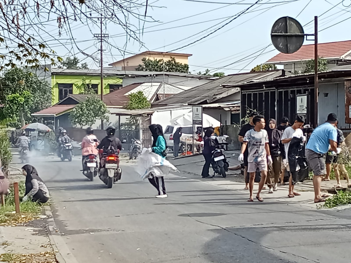 Kerja Bakti Di Jalan Nusantara 7 RT. 33