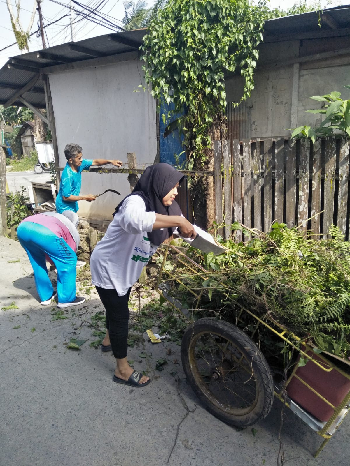 Kerja Bakti Di Jalan Nusantara 6 RT. 33