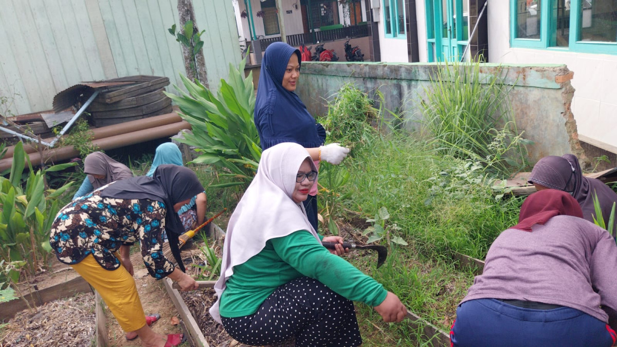 Kerja Bakti Di Jalan Nusantara 8 RT. 33